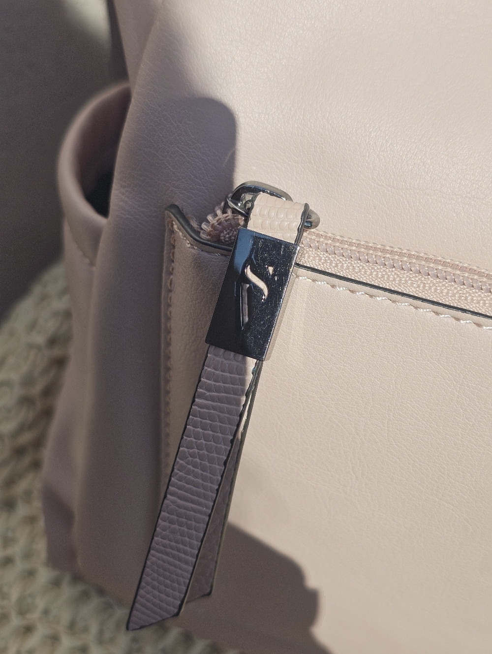 Simply Vera Vera Wang Prairie Pink Faux Leather Convertible Backpack Purse NWT - Picture 2 of 5